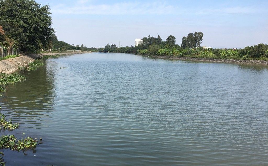 Nằm mơ thấy nước - Điềm báo bất ngờ & con số phát tài! 8 Mơ thấy nước sông đánh số gì?